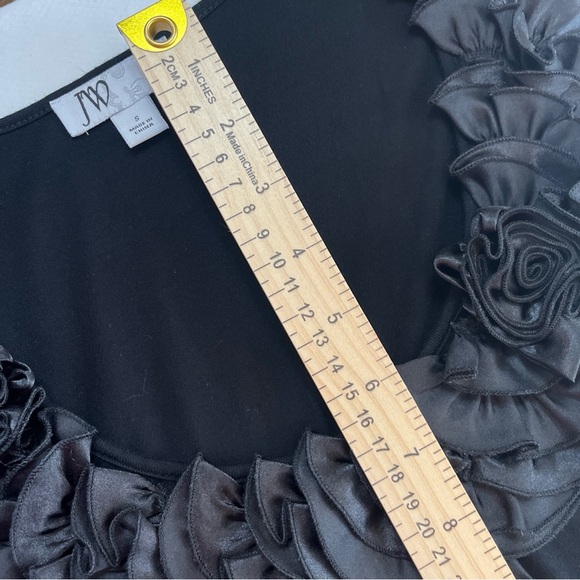 JW Black Tank with ruffle scoop neckline Size Small - Picture 7 of 8